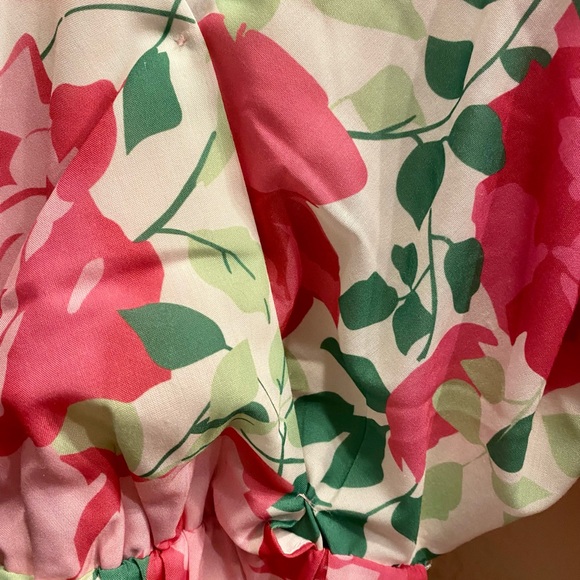 Mini Pink Floral Dress, puff shelves, open back - Picture 5 of 6